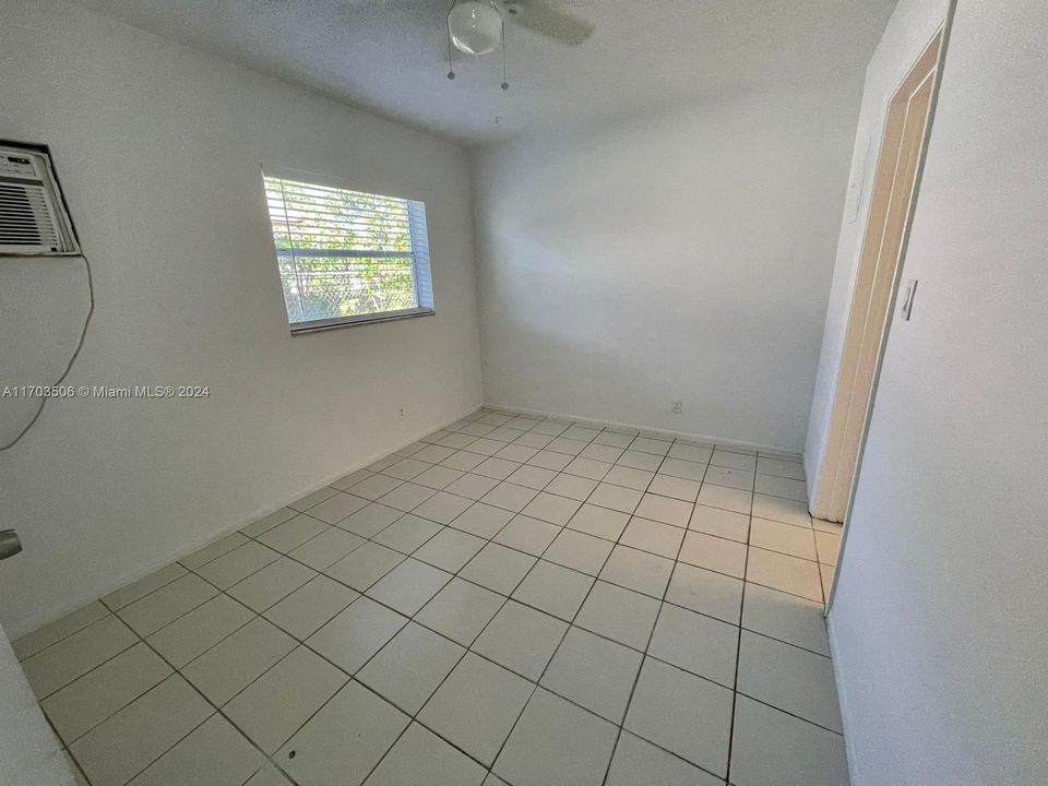 For Rent: $1,400 (1 beds, 1 baths, 3892 Square Feet)