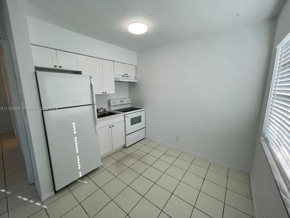 For Rent: $1,400 (1 beds, 1 baths, 3892 Square Feet)