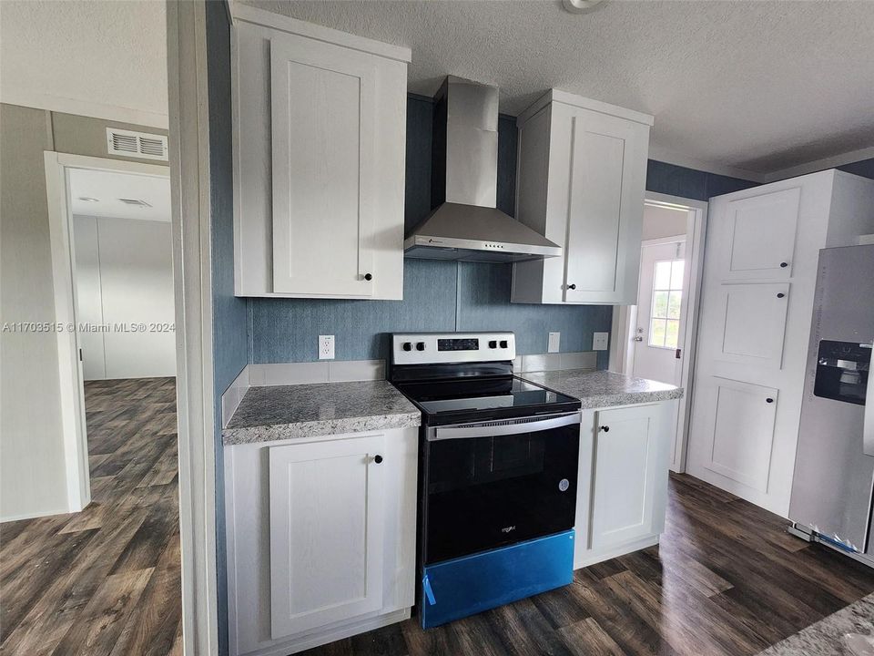 For Sale: $275,000 (4 beds, 2 baths, 1474 Square Feet)