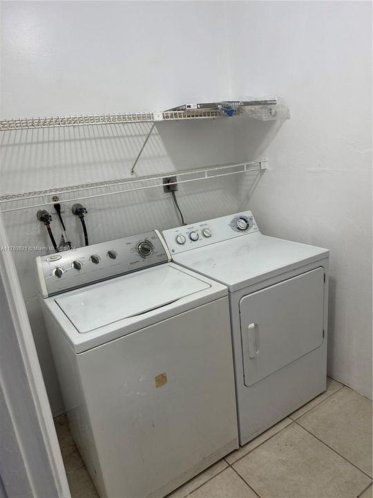 En Renta: $2,950 (3 camas, 2 baños, 3201 Pies cuadrados)