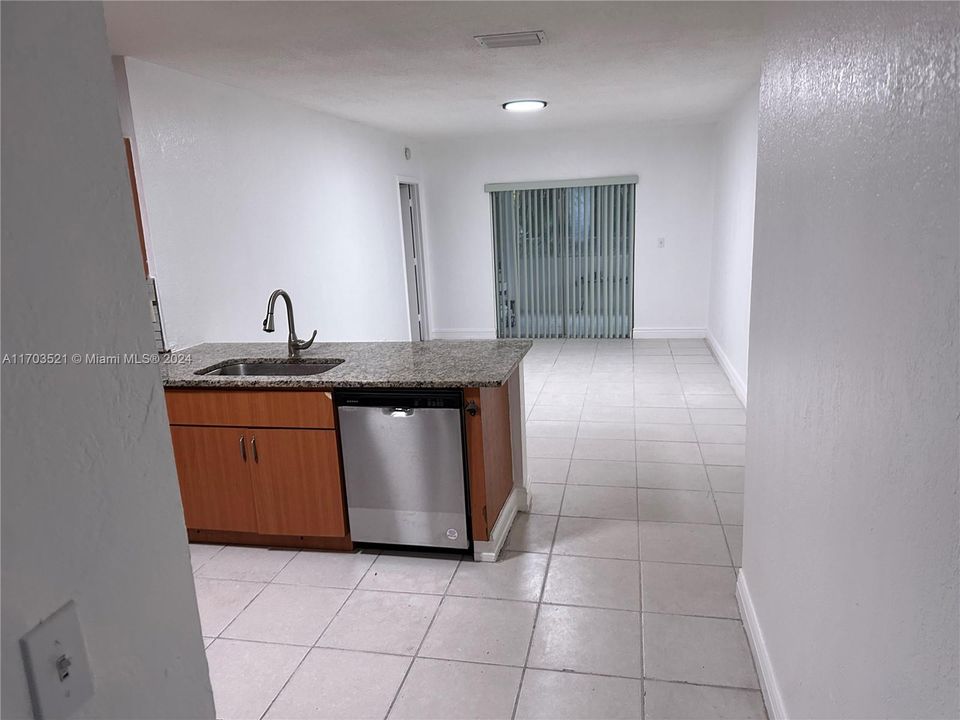 En Renta: $2,950 (3 camas, 2 baños, 3201 Pies cuadrados)