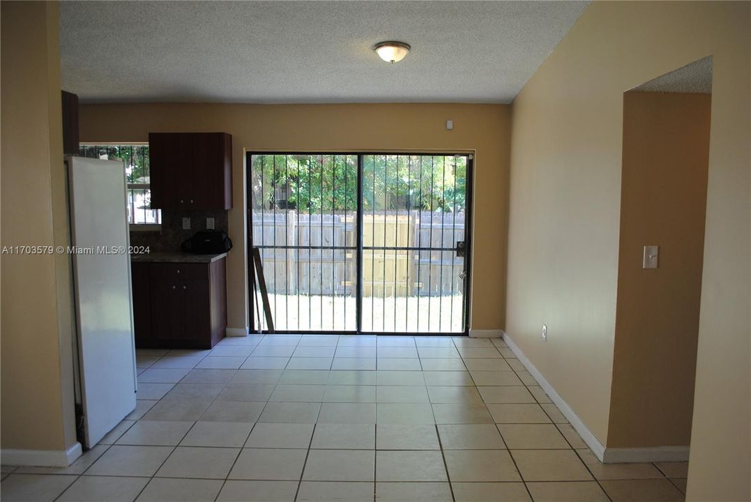 For Sale: $283,999 (2 beds, 2 baths, 964 Square Feet)