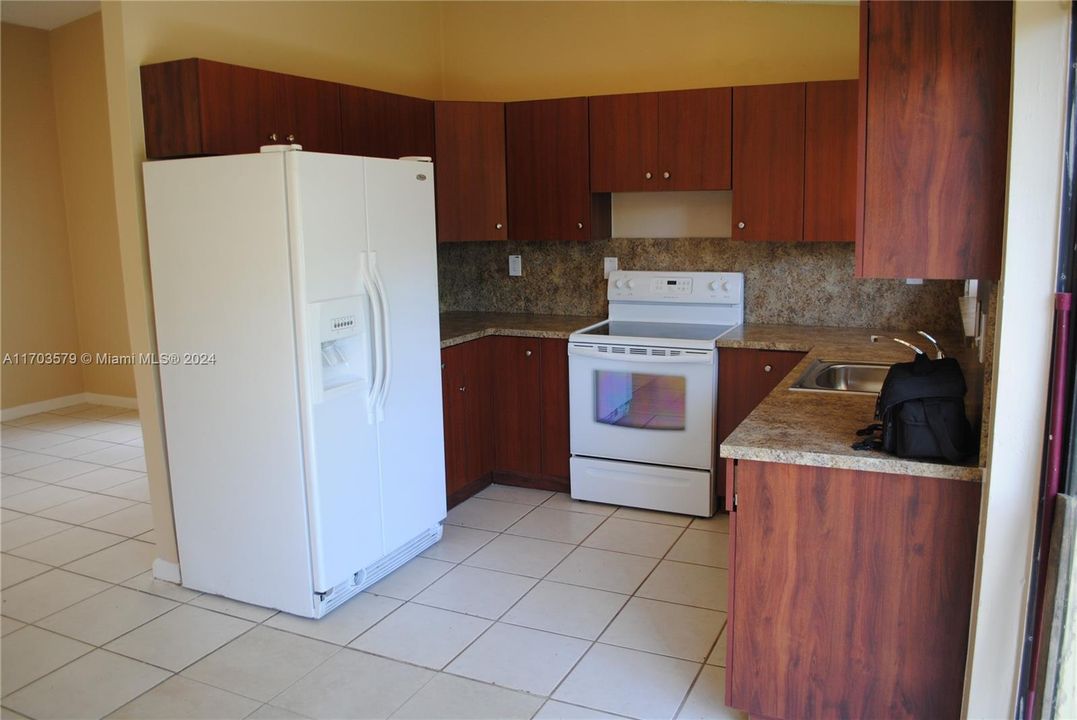 For Sale: $283,999 (2 beds, 2 baths, 964 Square Feet)