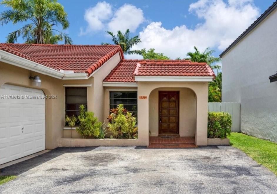 Recientemente alquilado: $3,400 (3 camas, 2 baños, 1400 Pies cuadrados)