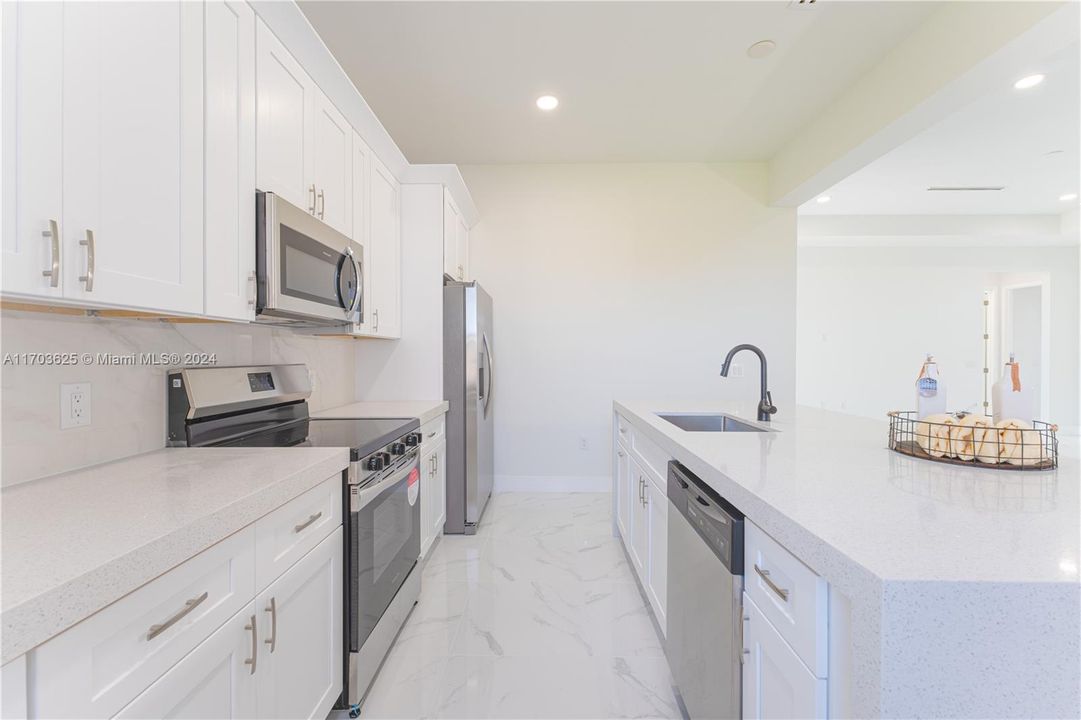 For Sale: $399,000 (4 beds, 2 baths, 1842 Square Feet)