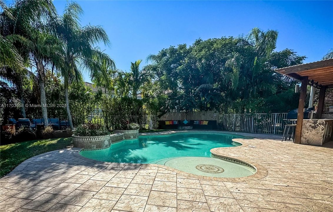 En Venta: $1,495,000 (5 camas, 4 baños, 3092 Pies cuadrados)