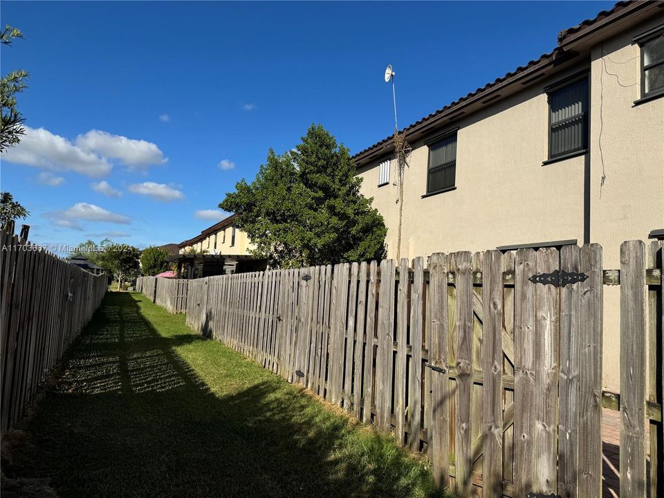 For Sale: $435,000 (3 beds, 2 baths, 1740 Square Feet)