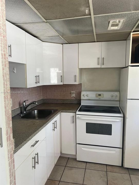 Recently Rented: $1,550 (1 beds, 1 baths, 800 Square Feet)