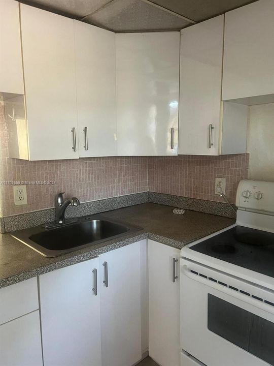 Recently Rented: $1,550 (1 beds, 1 baths, 800 Square Feet)