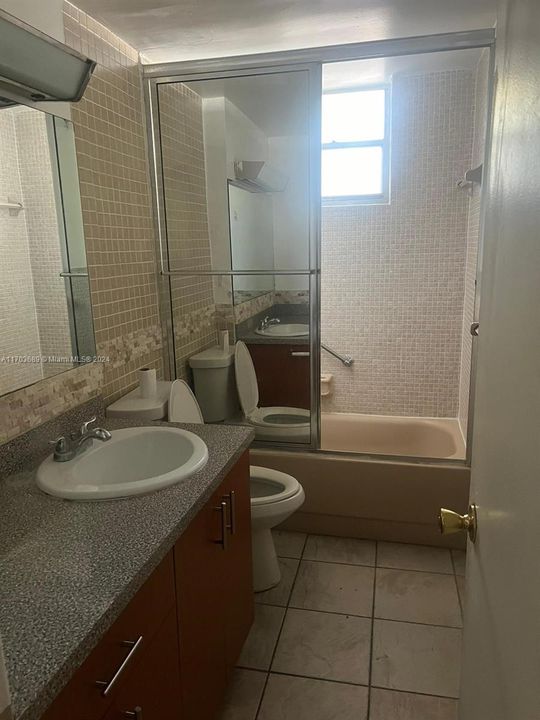 Recently Rented: $1,550 (1 beds, 1 baths, 800 Square Feet)