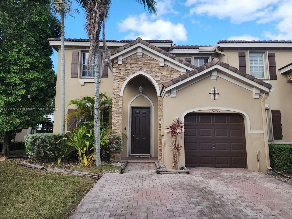 For Sale: $585,000 (3 beds, 2 baths, 1777 Square Feet)