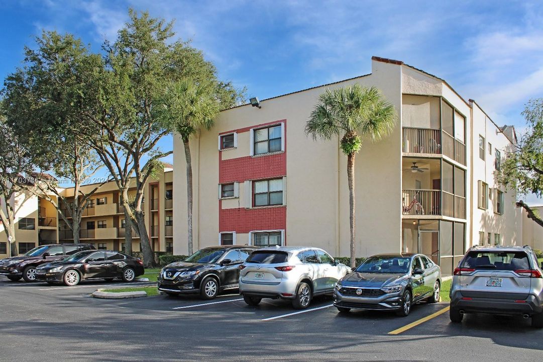 Active With Contract: $1,850 (2 beds, 1 baths, 770 Square Feet)