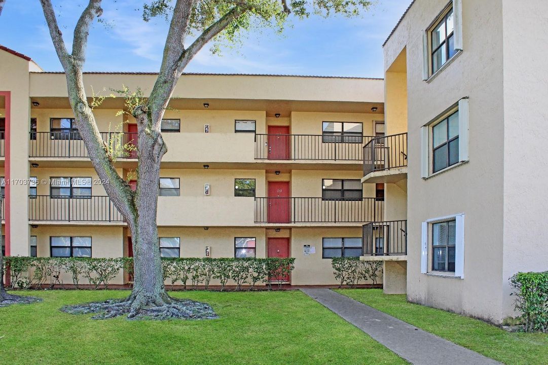 Active With Contract: $1,850 (2 beds, 1 baths, 770 Square Feet)