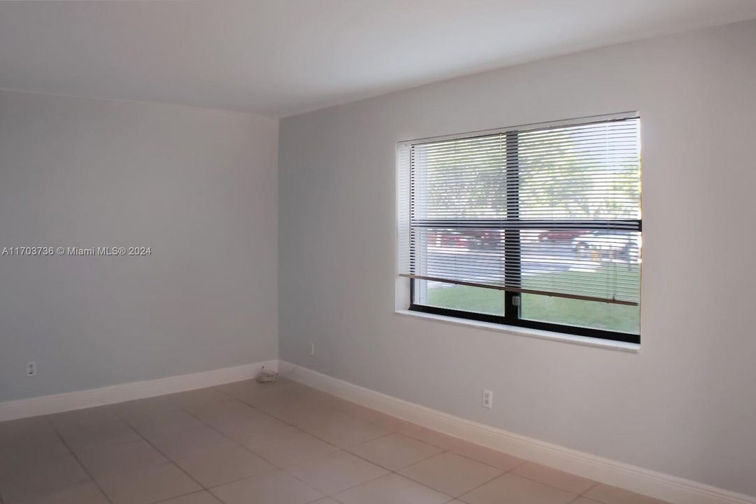 Active With Contract: $1,850 (2 beds, 1 baths, 770 Square Feet)