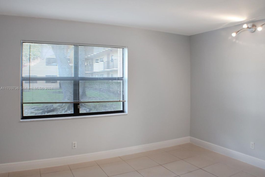 Active With Contract: $1,850 (2 beds, 1 baths, 770 Square Feet)