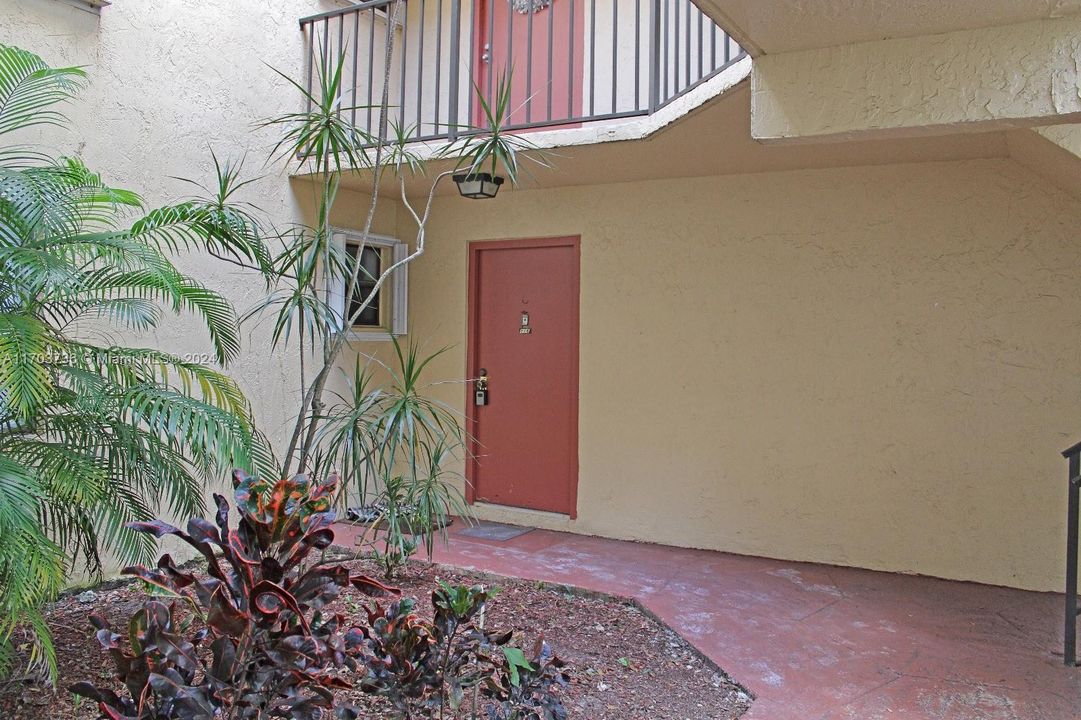 Active With Contract: $1,850 (2 beds, 1 baths, 770 Square Feet)