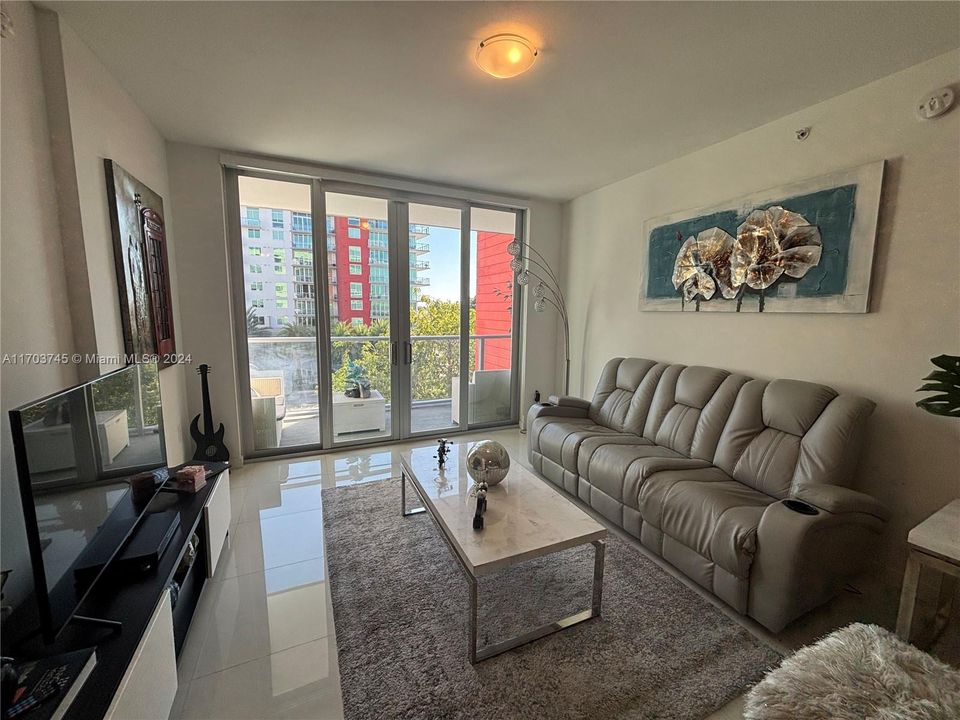 En Venta: $525,000 (2 camas, 2 baños, 1130 Pies cuadrados)