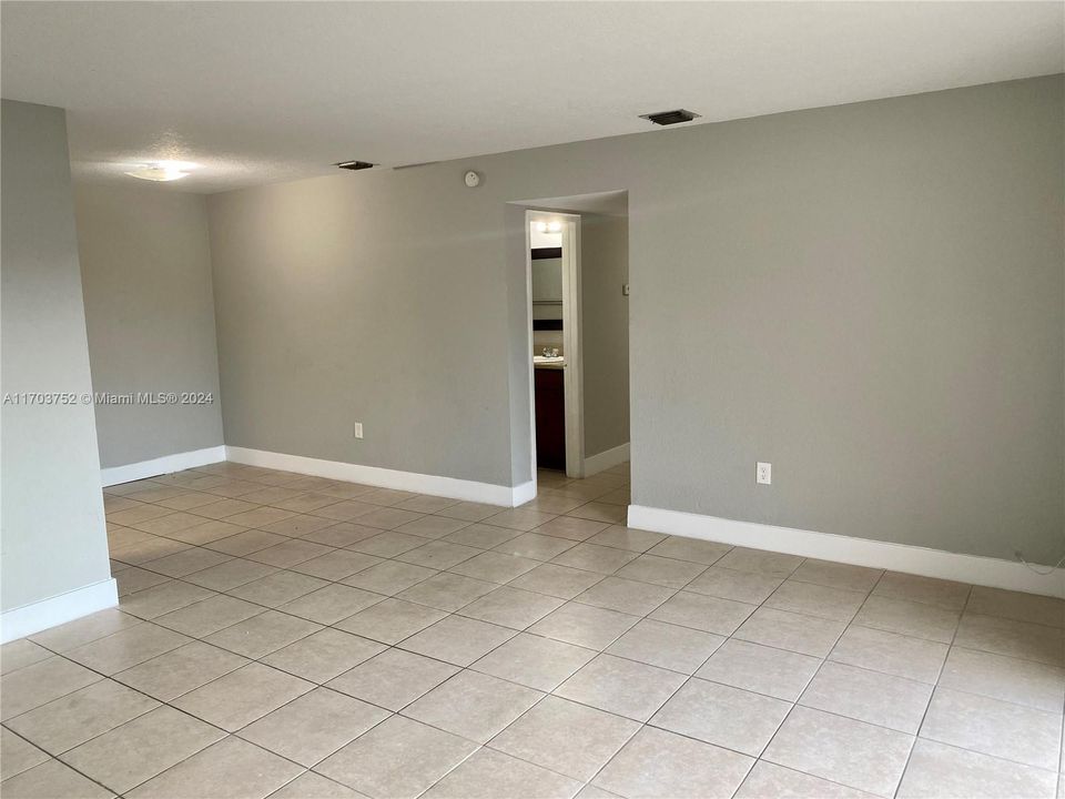 For Rent: $2,500 (3 beds, 2 baths, 1054 Square Feet)