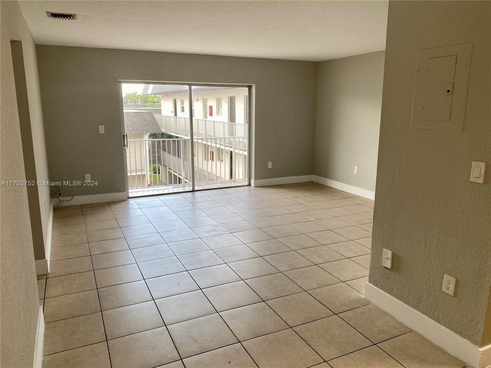 For Rent: $2,500 (3 beds, 2 baths, 1054 Square Feet)