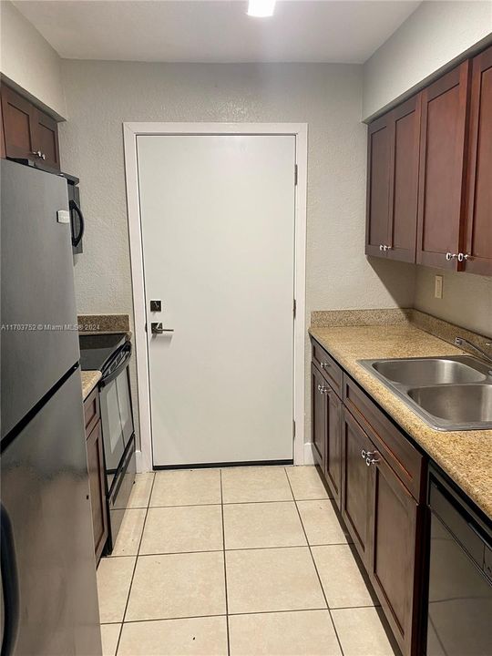 For Rent: $2,500 (3 beds, 2 baths, 1054 Square Feet)