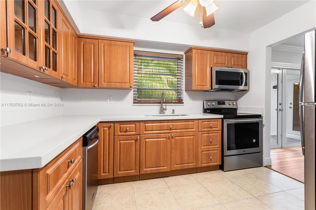 Active With Contract: $4,800 (2 beds, 2 baths, 1465 Square Feet)