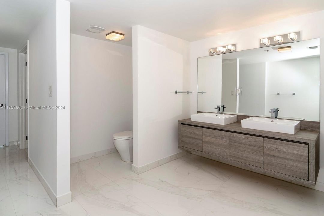 For Sale: $1,100,000 (3 beds, 2 baths, 1705 Square Feet)