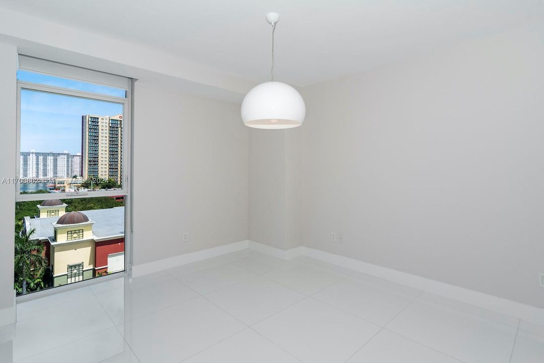 For Sale: $1,100,000 (3 beds, 2 baths, 1705 Square Feet)