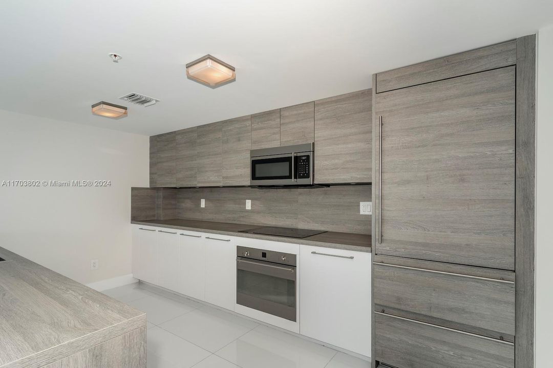 For Sale: $1,100,000 (3 beds, 2 baths, 1705 Square Feet)