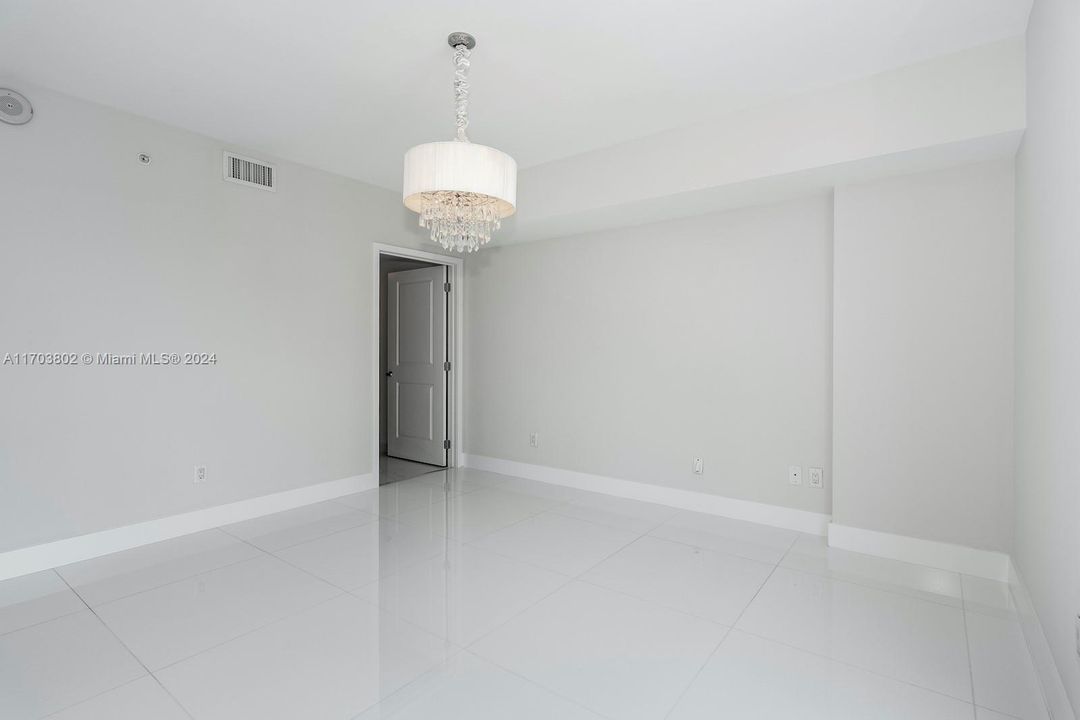 For Sale: $1,100,000 (3 beds, 2 baths, 1705 Square Feet)