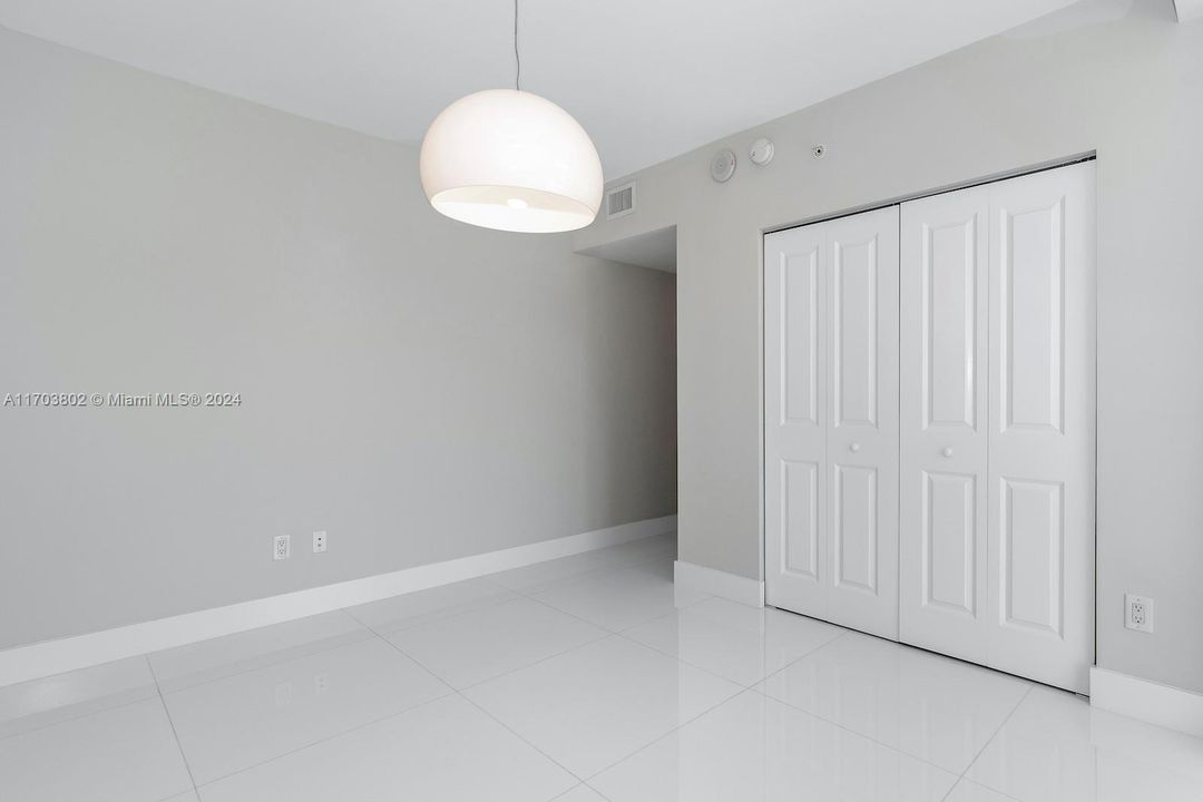 For Sale: $1,100,000 (3 beds, 2 baths, 1705 Square Feet)