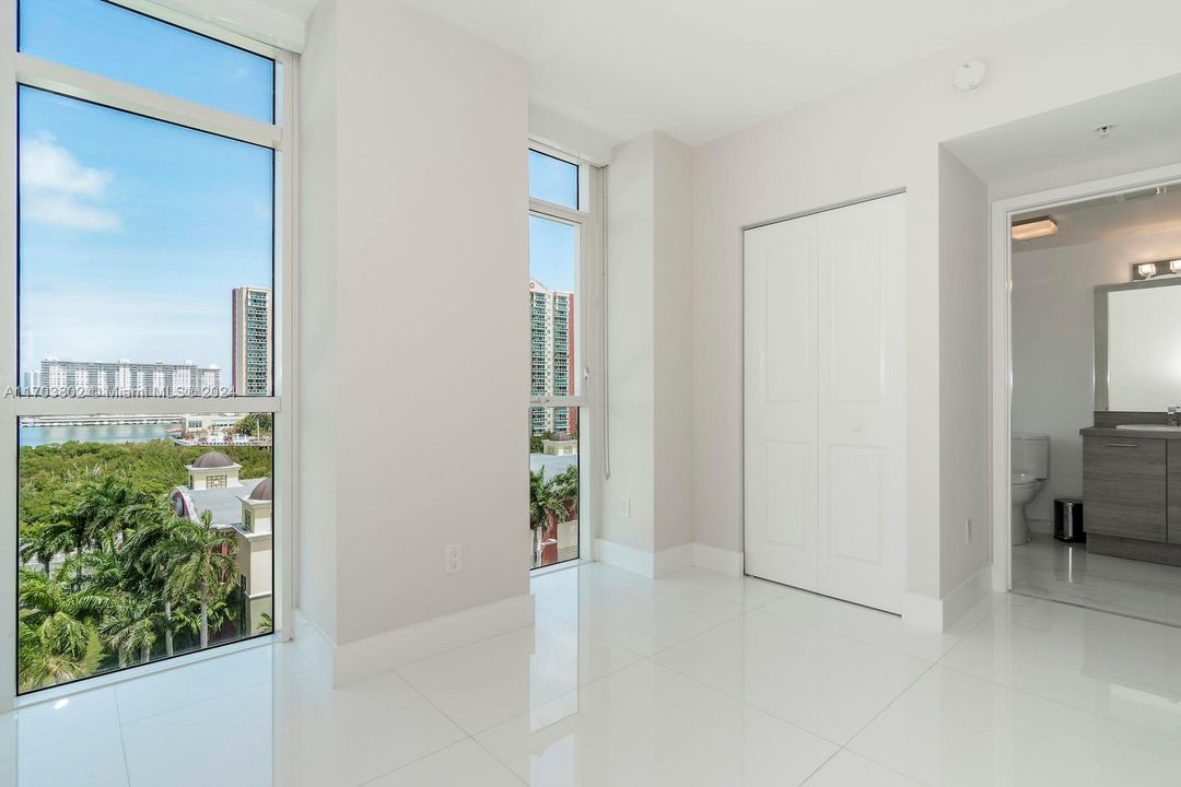 For Sale: $1,100,000 (3 beds, 2 baths, 1705 Square Feet)