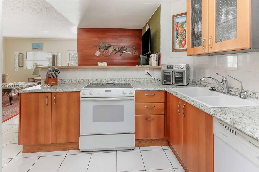 For Sale: $189,000 (2 beds, 2 baths, 1132 Square Feet)