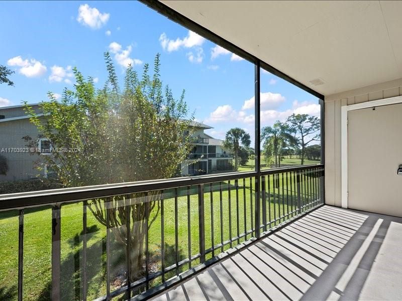 Screen balcony ,golf course views