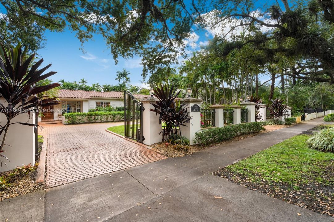 For Sale: $3,850,000 (4 beds, 3 baths, 2218 Square Feet)