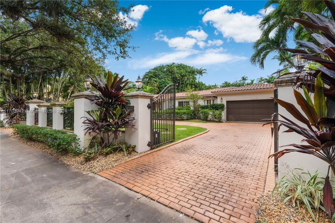 For Sale: $3,850,000 (4 beds, 3 baths, 2218 Square Feet)