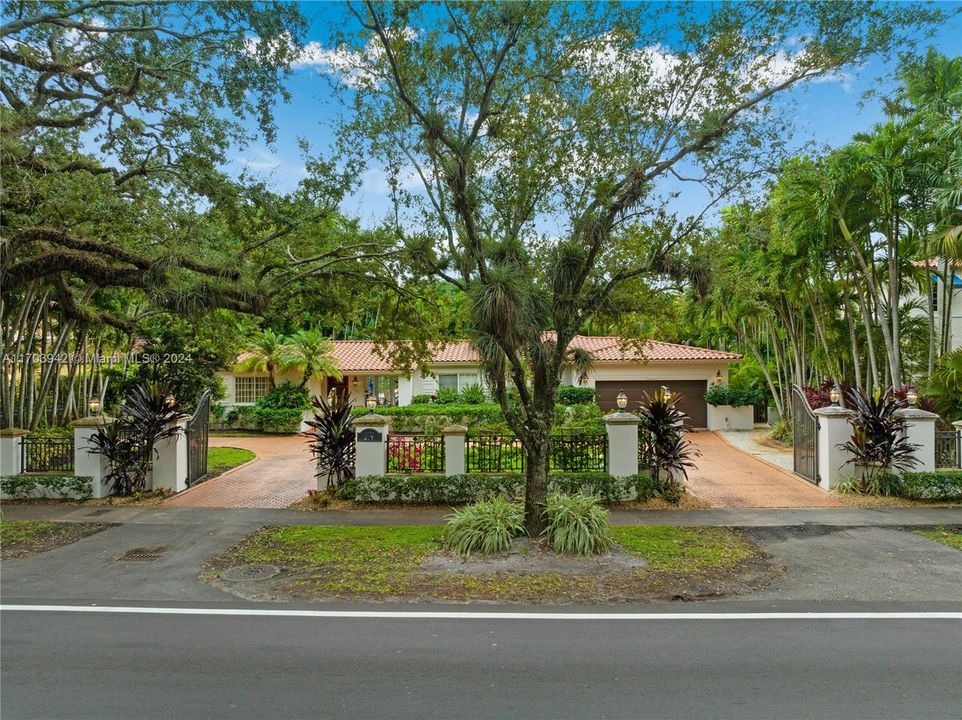 For Sale: $3,850,000 (4 beds, 3 baths, 2218 Square Feet)