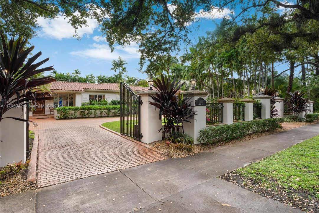 For Sale: $3,850,000 (4 beds, 3 baths, 2218 Square Feet)