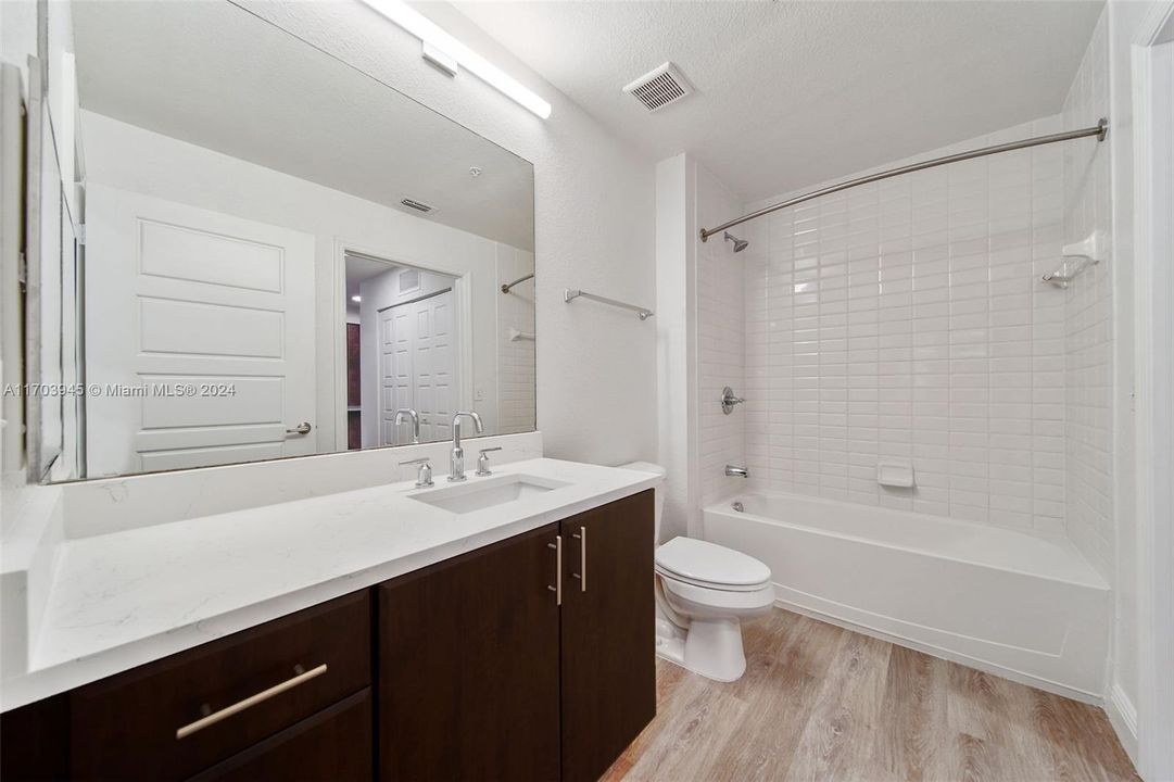 Active With Contract: $2,077 (1 beds, 1 baths, 857 Square Feet)