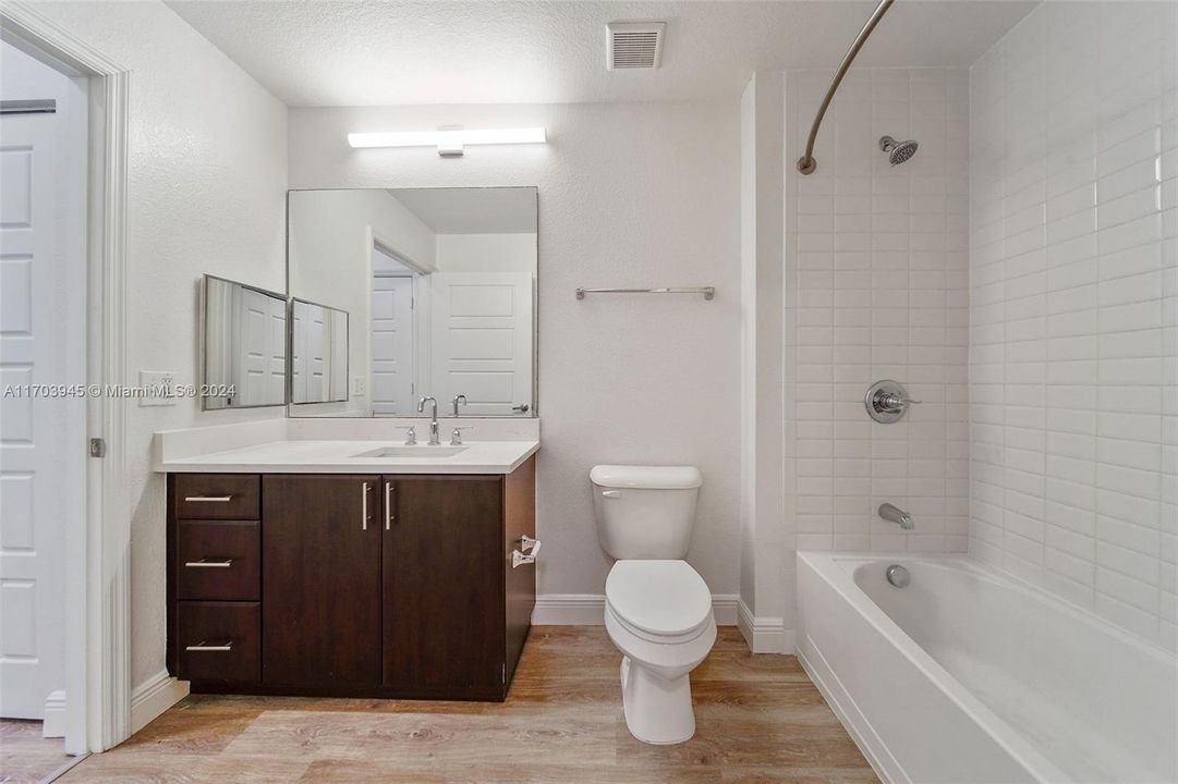 Active With Contract: $2,077 (1 beds, 1 baths, 857 Square Feet)