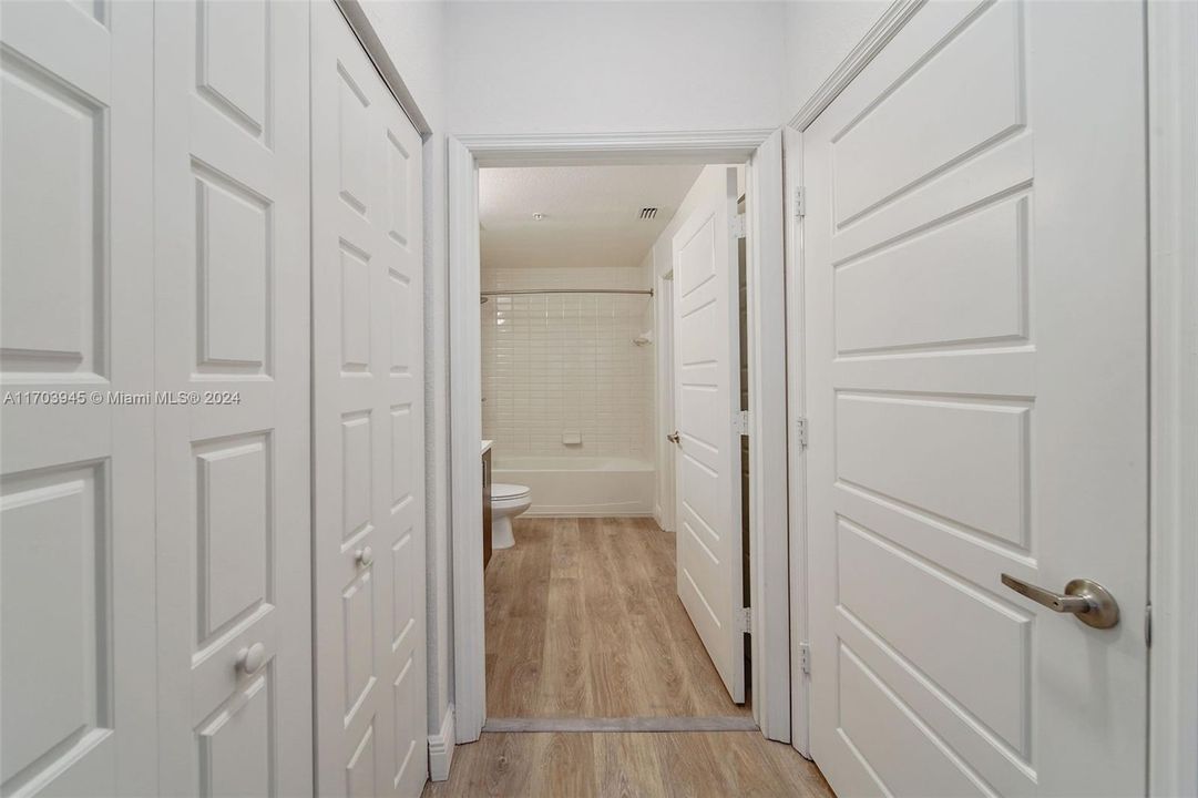 Active With Contract: $2,077 (1 beds, 1 baths, 857 Square Feet)