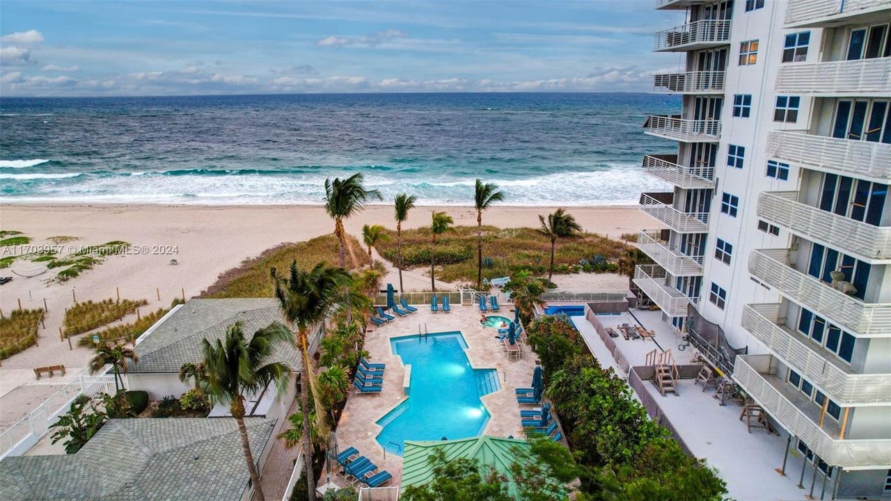 Pool + Ocean / Beach. . . Nothing better!