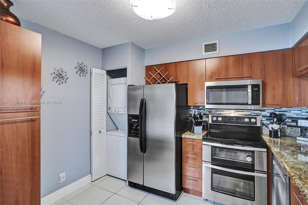 For Sale: $363,500 (2 beds, 2 baths, 1224 Square Feet)