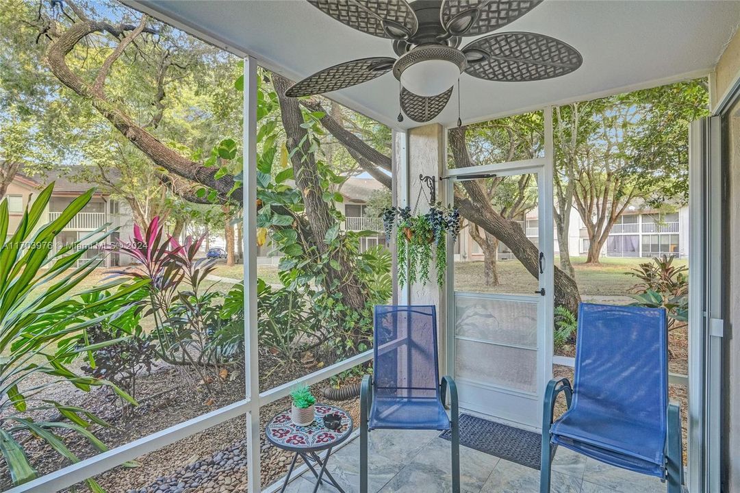 For Sale: $363,500 (2 beds, 2 baths, 1224 Square Feet)