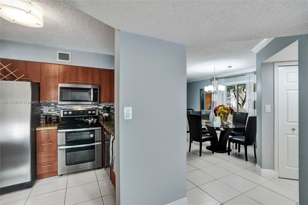 For Sale: $363,500 (2 beds, 2 baths, 1224 Square Feet)