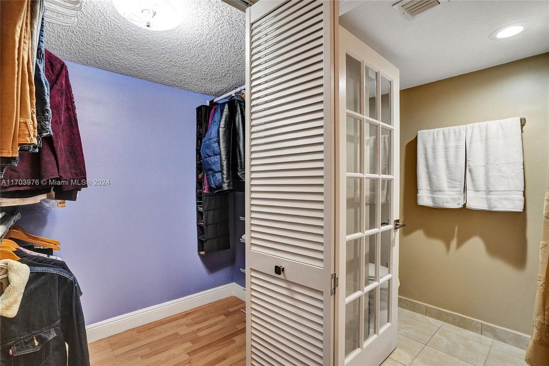 For Sale: $363,500 (2 beds, 2 baths, 1224 Square Feet)