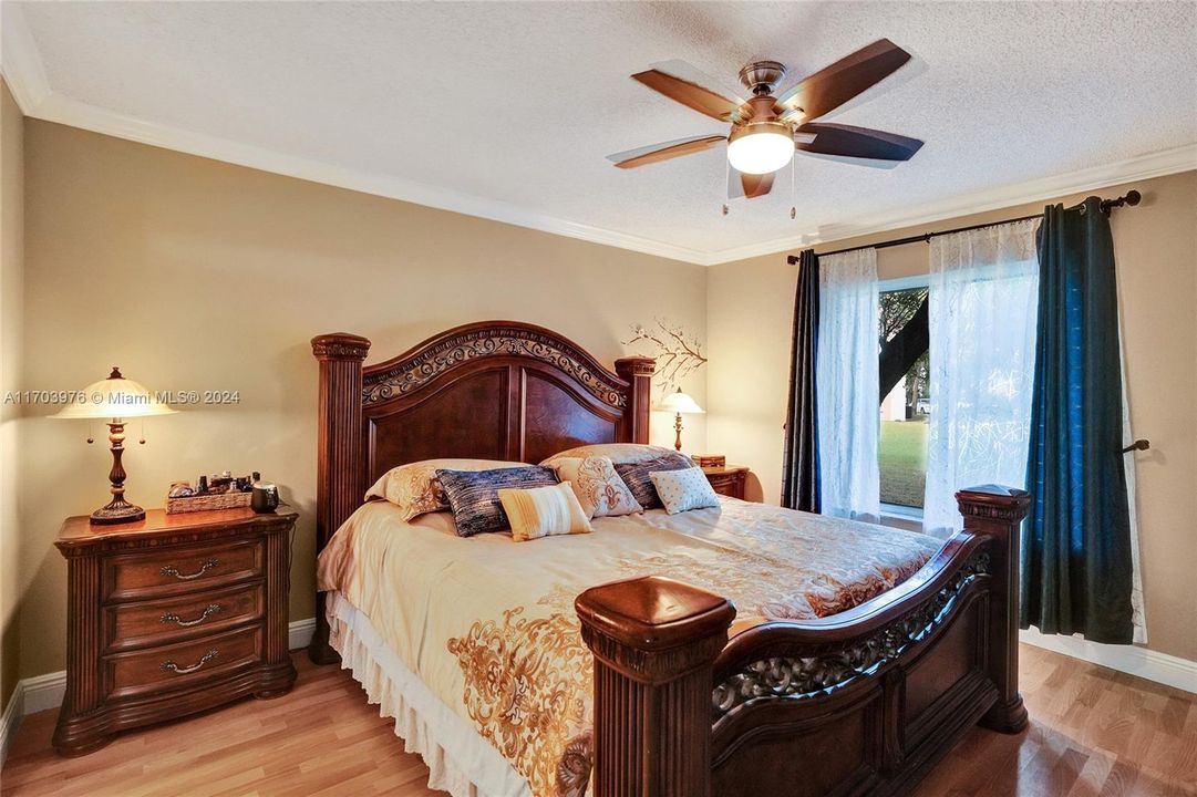 For Sale: $363,500 (2 beds, 2 baths, 1224 Square Feet)