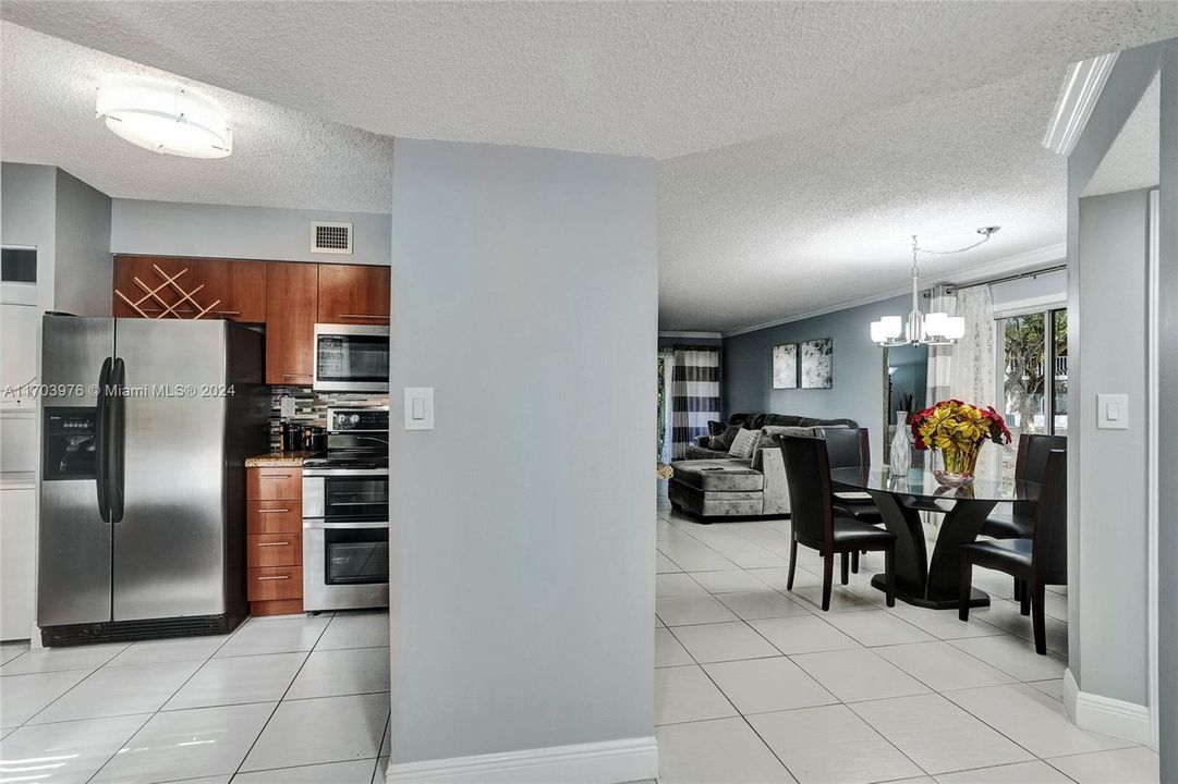 For Sale: $363,500 (2 beds, 2 baths, 1224 Square Feet)