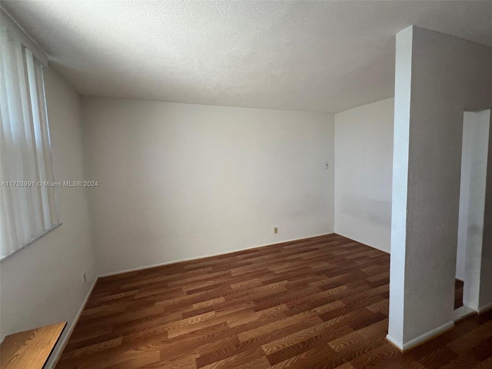 For Rent: $1,300 (1 beds, 1 baths, 475 Square Feet)