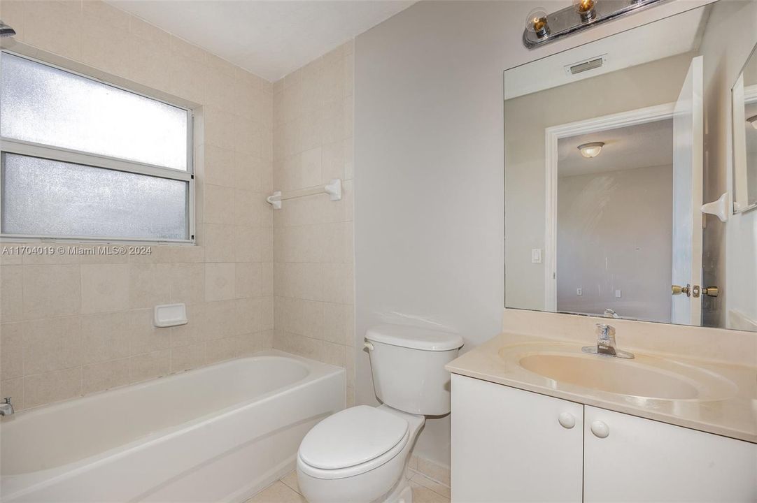 For Sale: $288,500 (2 beds, 2 baths, 1166 Square Feet)