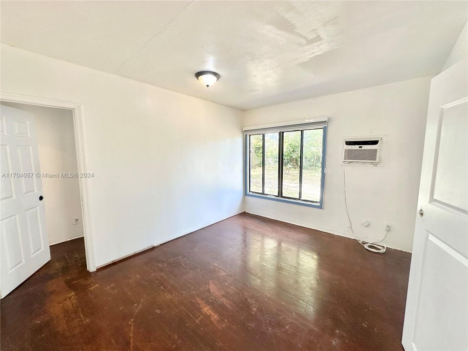 For Rent: $3,250 (3 beds, 2 baths, 1175 Square Feet)